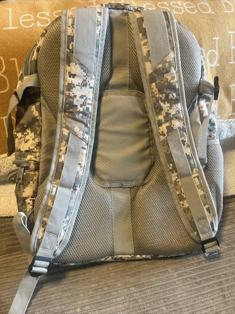 Army National Guard Backpack logistics UPS Logo Excellent Camuflaje